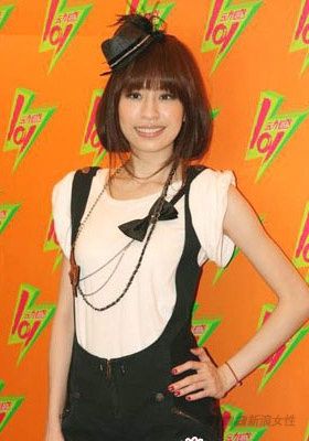 明星玩混搭 孩子气与女人味混搭最迷人