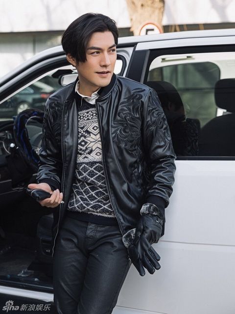 严屹宽最新型男写真 机车皮衣潮范十足